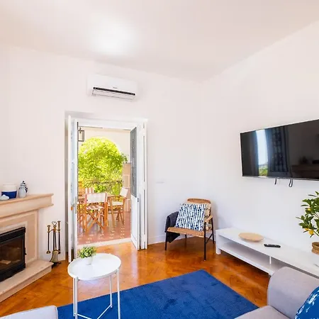 #049 Lemon By Holidays Apartment *